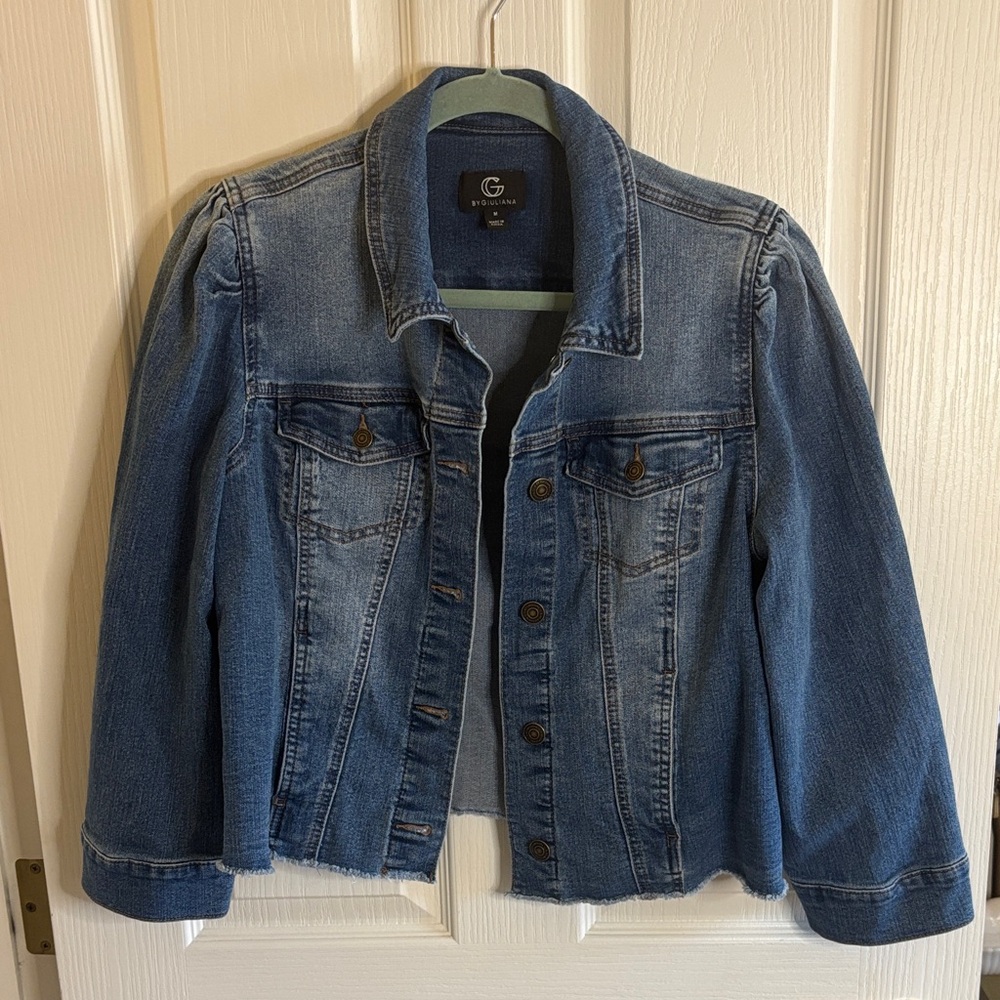 G BY GULIANA | Denim jean jacket with frayed edge, size medium - EUC